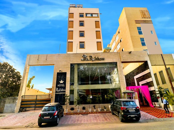 hotels near elante mall chandigarh